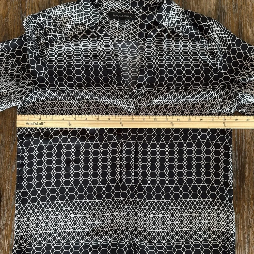 Banana Republic Women’s Black and Cream Geometric Long Sleeve Top Blouse Size S - Picture 4 of 9